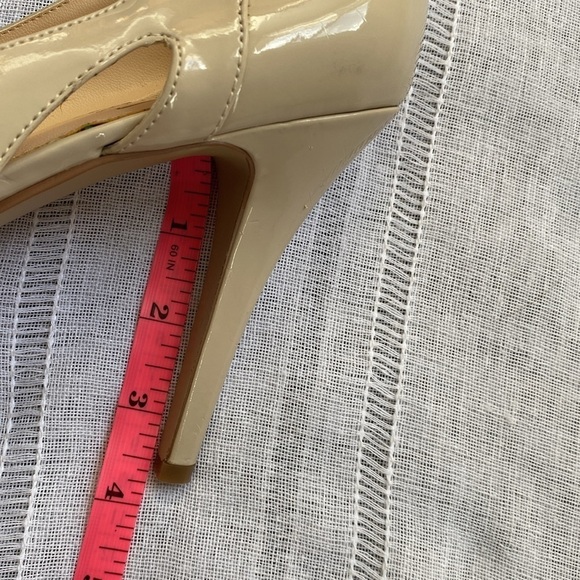 Marc Fisher nude peep toe platform heels. - Picture 7 of 13